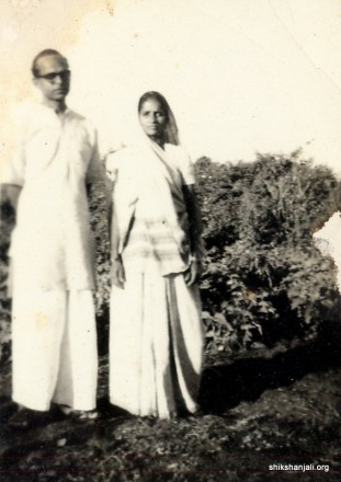 विद्याभवन बेसिक स्कूल में अपनी पत्नी श्रीमती राय कँवर के साथ